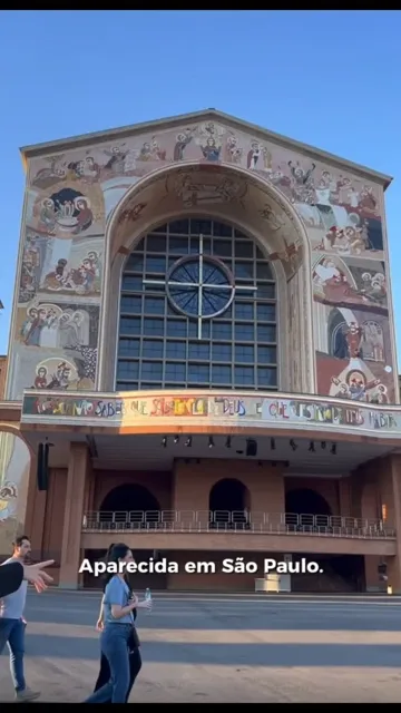 Vídeo do Instagram da Tempórea: O segundo dia, com duas equipes: uma em Aparecida (SP) e outra em Santa Maria.